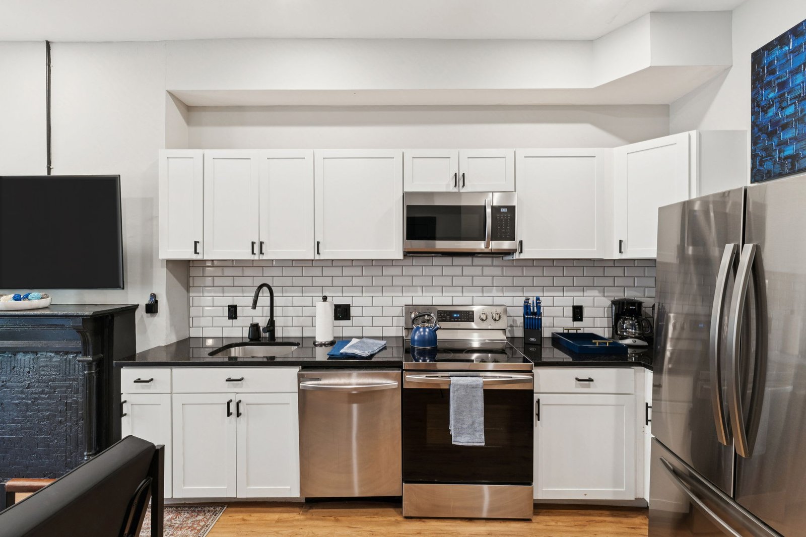 Sleeps 14 · 4BR/4BA · 2 Kitchens · Logan Circle