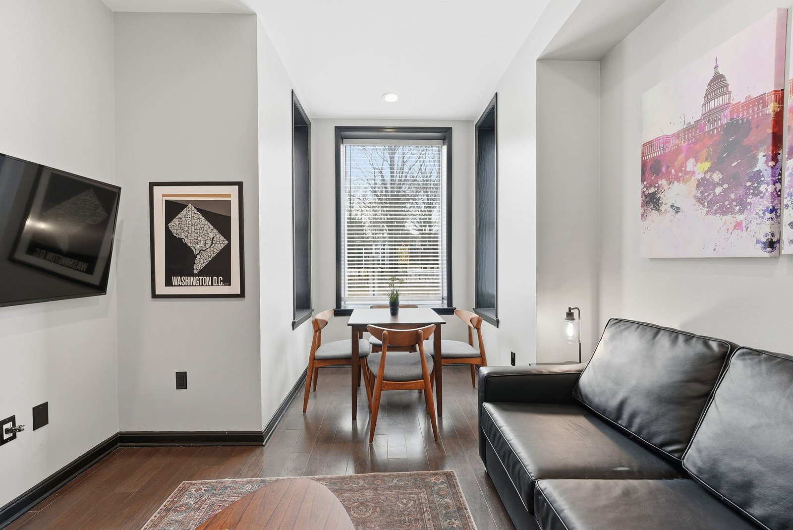 Sunny bay-window dining