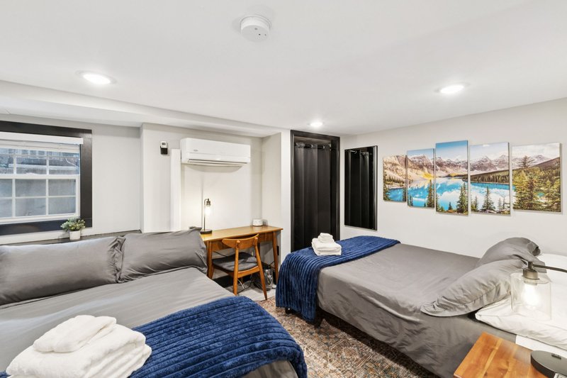 Sleeps 14 · 4BR/4BA · 2 Kitchens · Logan Circle – Photo 6