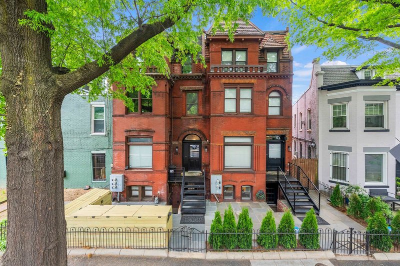 Historic Logan Circle rowhouse — steps from Shaw Metro