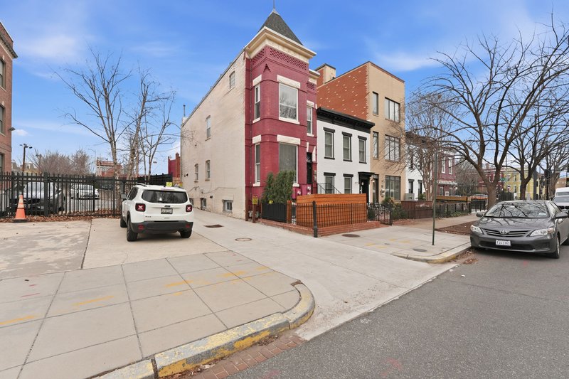 Shaw 1BR + Patio · Monthly · Pets OK · Metro – Photo 7