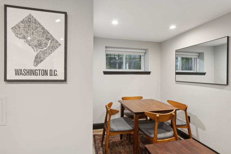 Breakfast nook — work or dine