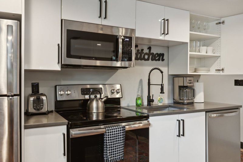 Furnished Shaw 2BR · Monthly · Walk to Metro – Photo 3